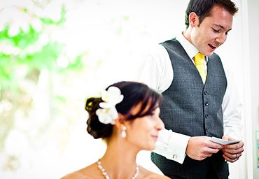 groom giving his speeches